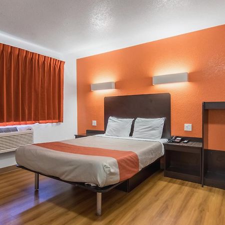 Motel 6 เบเกอร์สฟีลด์ ภายนอก รูปภาพ