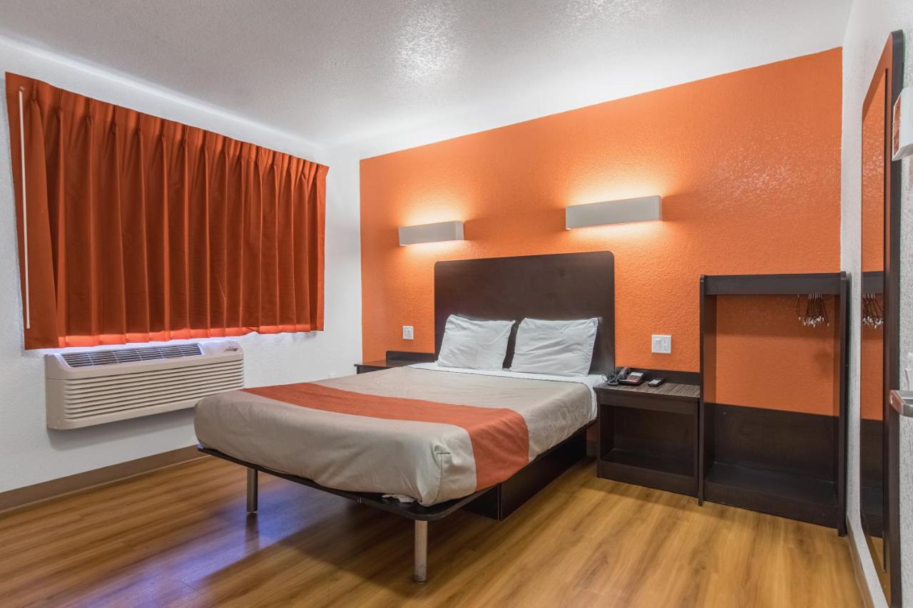 Motel 6 เบเกอร์สฟีลด์ ภายนอก รูปภาพ