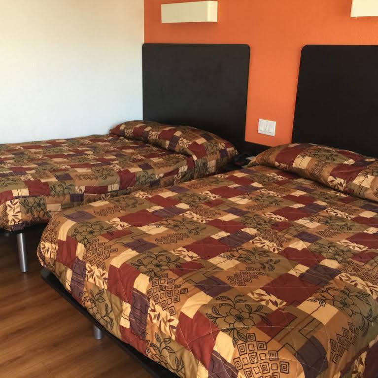 Motel 6 เบเกอร์สฟีลด์ ภายนอก รูปภาพ