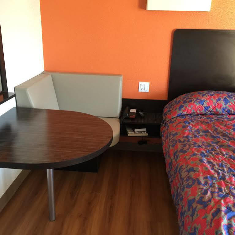 Motel 6 เบเกอร์สฟีลด์ ภายนอก รูปภาพ
