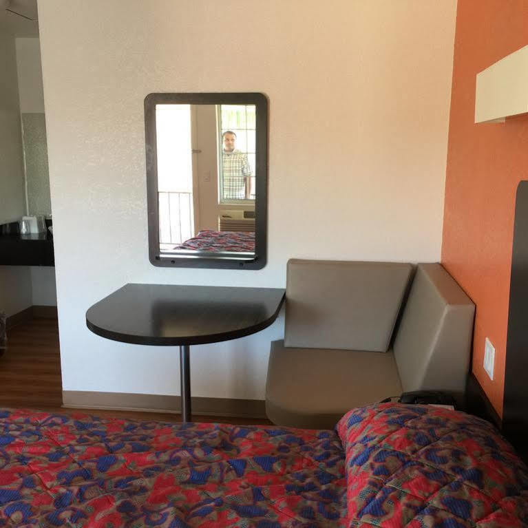 Motel 6 เบเกอร์สฟีลด์ ภายนอก รูปภาพ