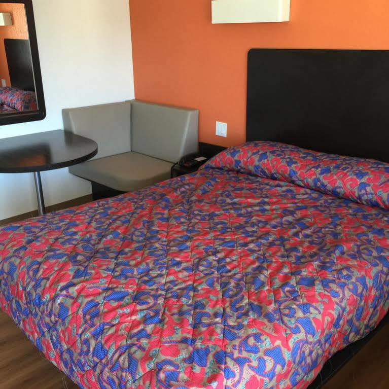 Motel 6 เบเกอร์สฟีลด์ ภายนอก รูปภาพ