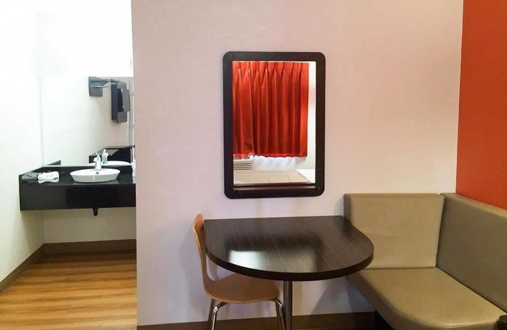 Motel 6 เบเกอร์สฟีลด์ ภายนอก รูปภาพ