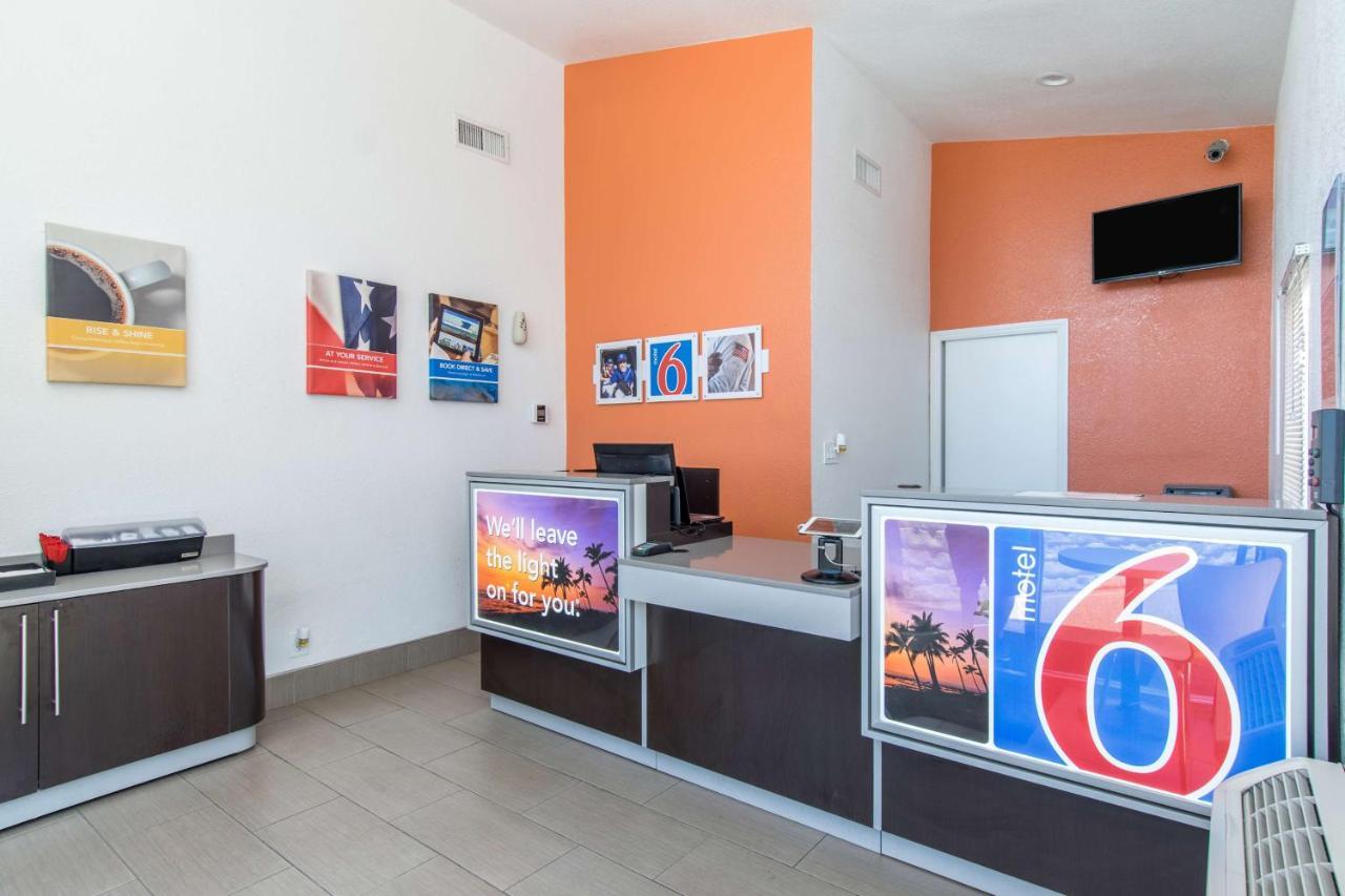 Motel 6 เบเกอร์สฟีลด์ ภายนอก รูปภาพ