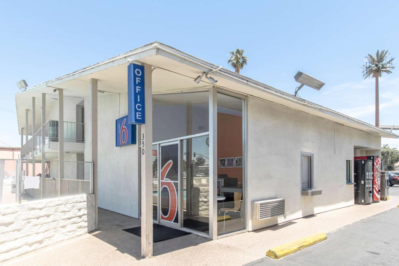 Motel 6 เบเกอร์สฟีลด์ ภายนอก รูปภาพ