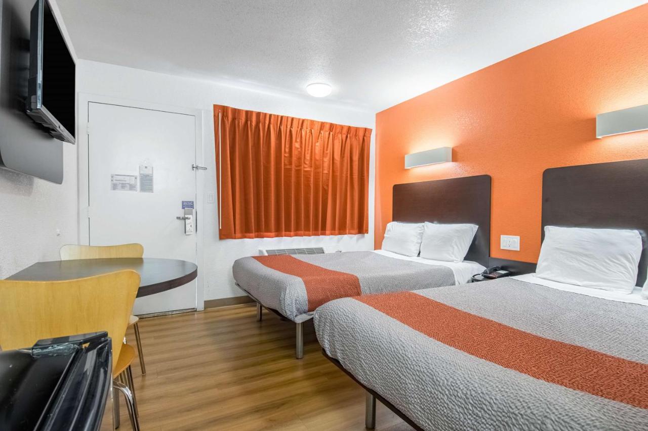 Motel 6 เบเกอร์สฟีลด์ ภายนอก รูปภาพ