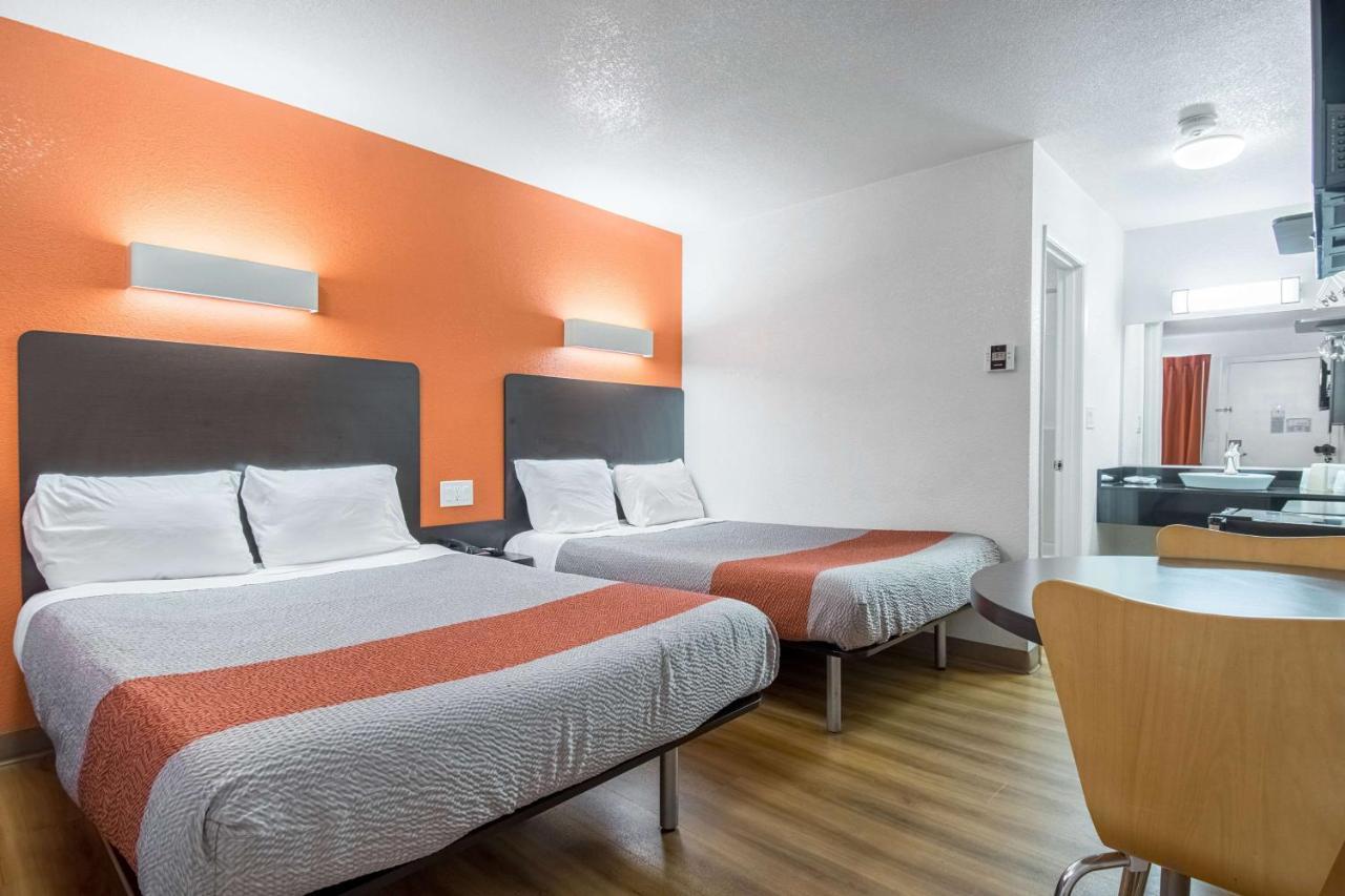Motel 6 เบเกอร์สฟีลด์ ภายนอก รูปภาพ